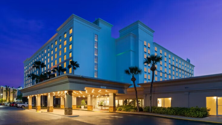 Holiday Inn and Suites Across from Universal Orlando